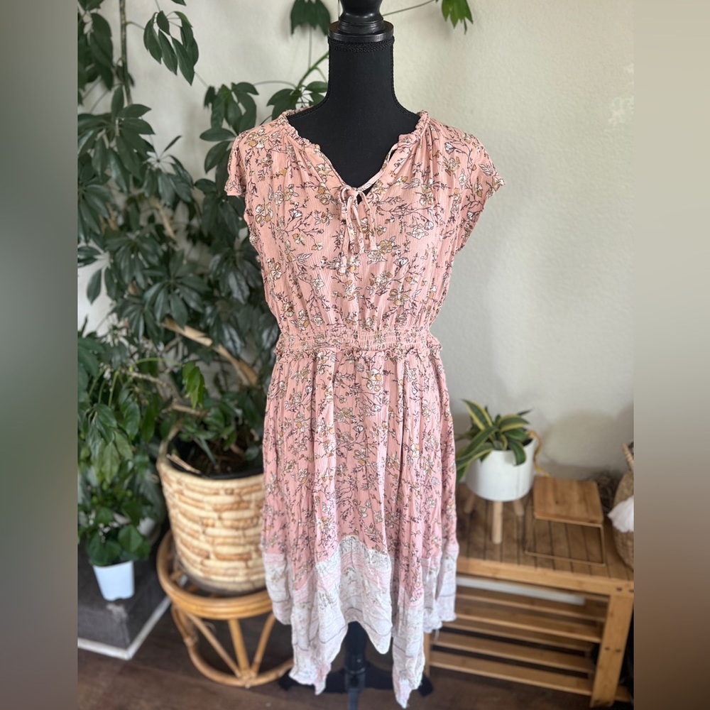 Knox Rose Pink and White Dress with Elegant Floral Design